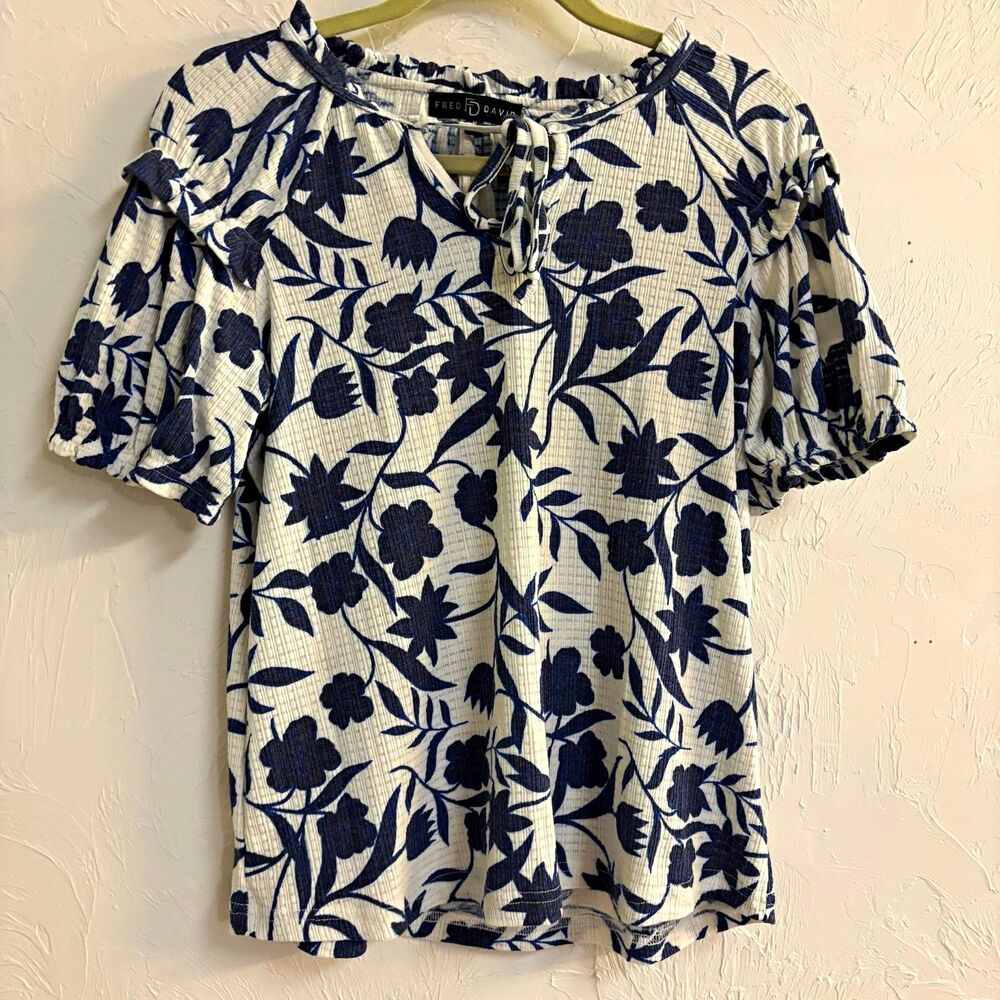 FRED DAVID Women’s Blouse M White/Blue Floral Split Neck Tie Puff Short Slv
